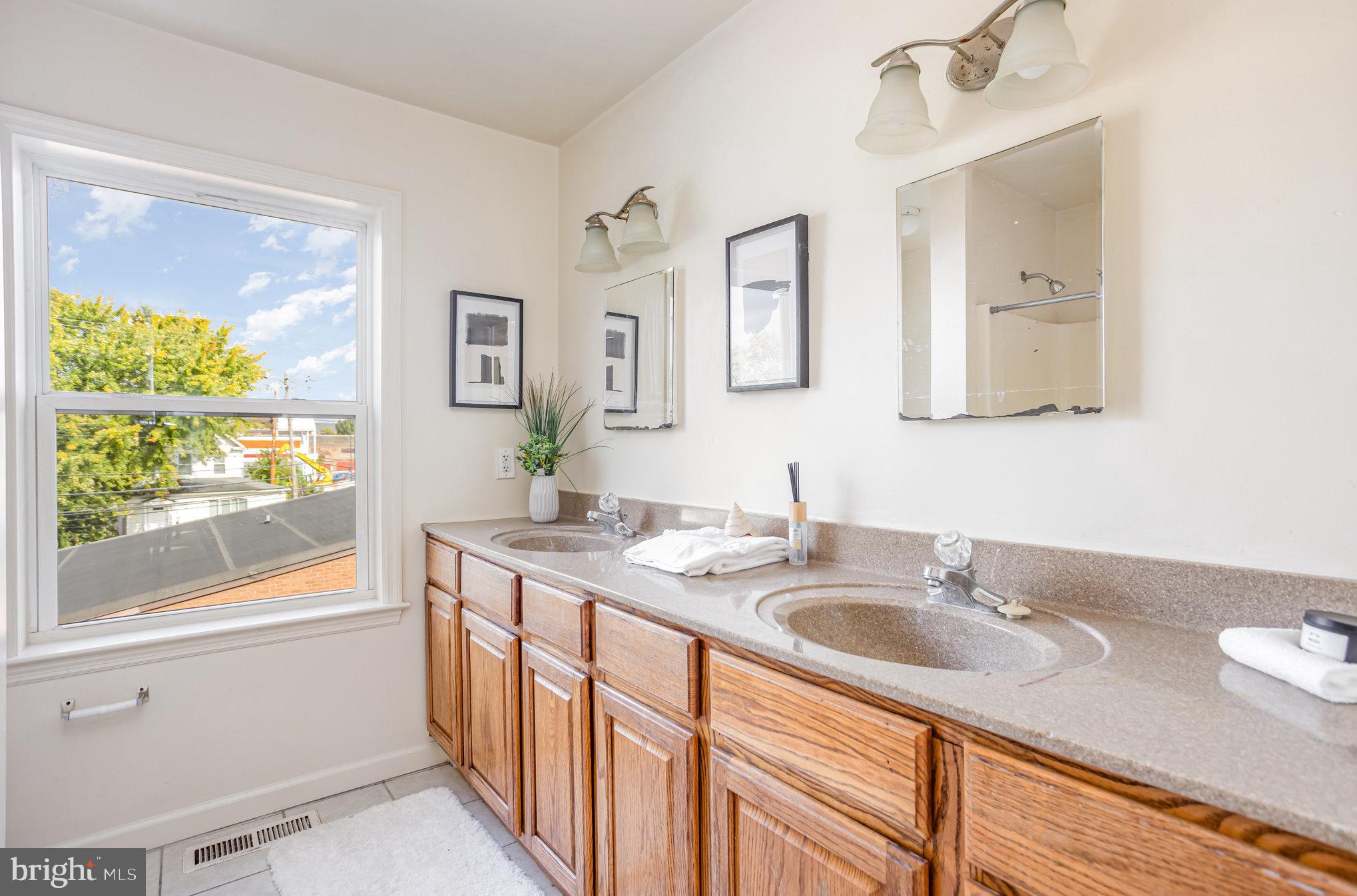 VILLAGES OF HOMELAND - Residential Lease