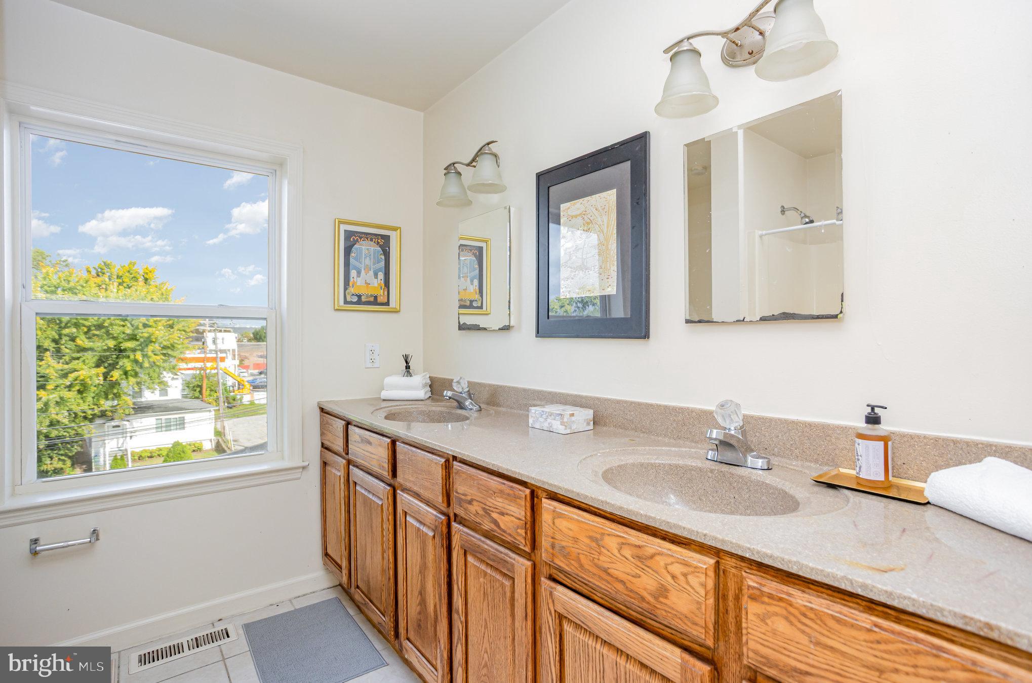 VILLAGES OF HOMELAND - Residential Lease