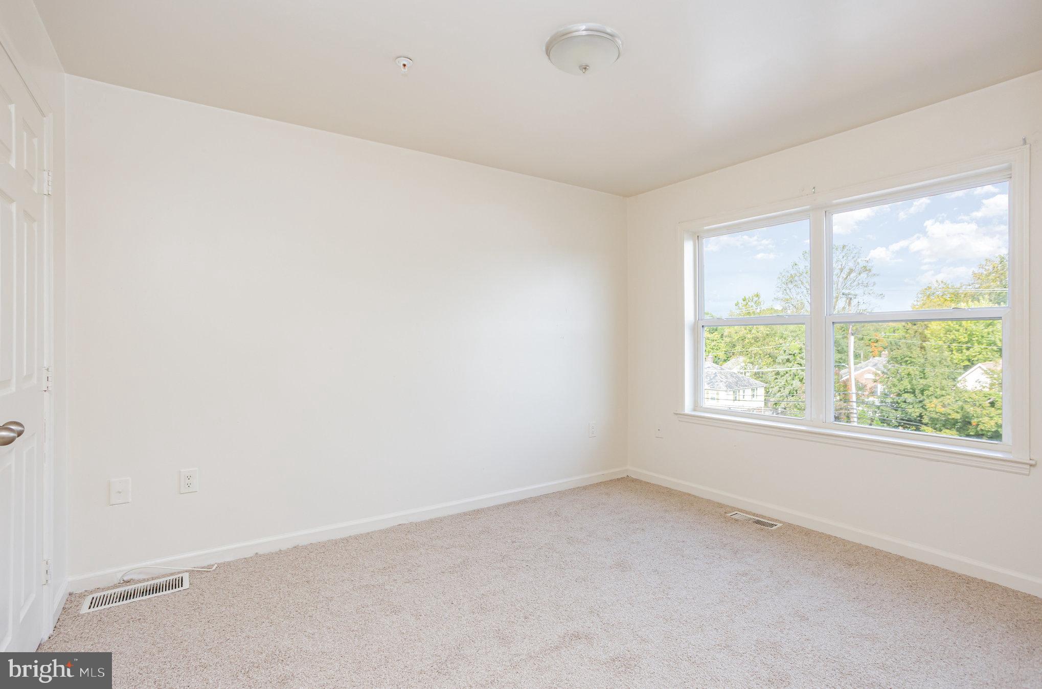 VILLAGES OF HOMELAND - Residential Lease