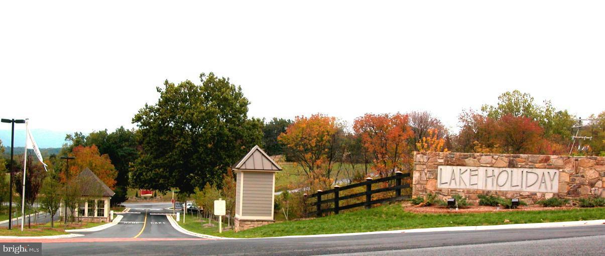 LAKE HOLIDAY ESTATES - Land