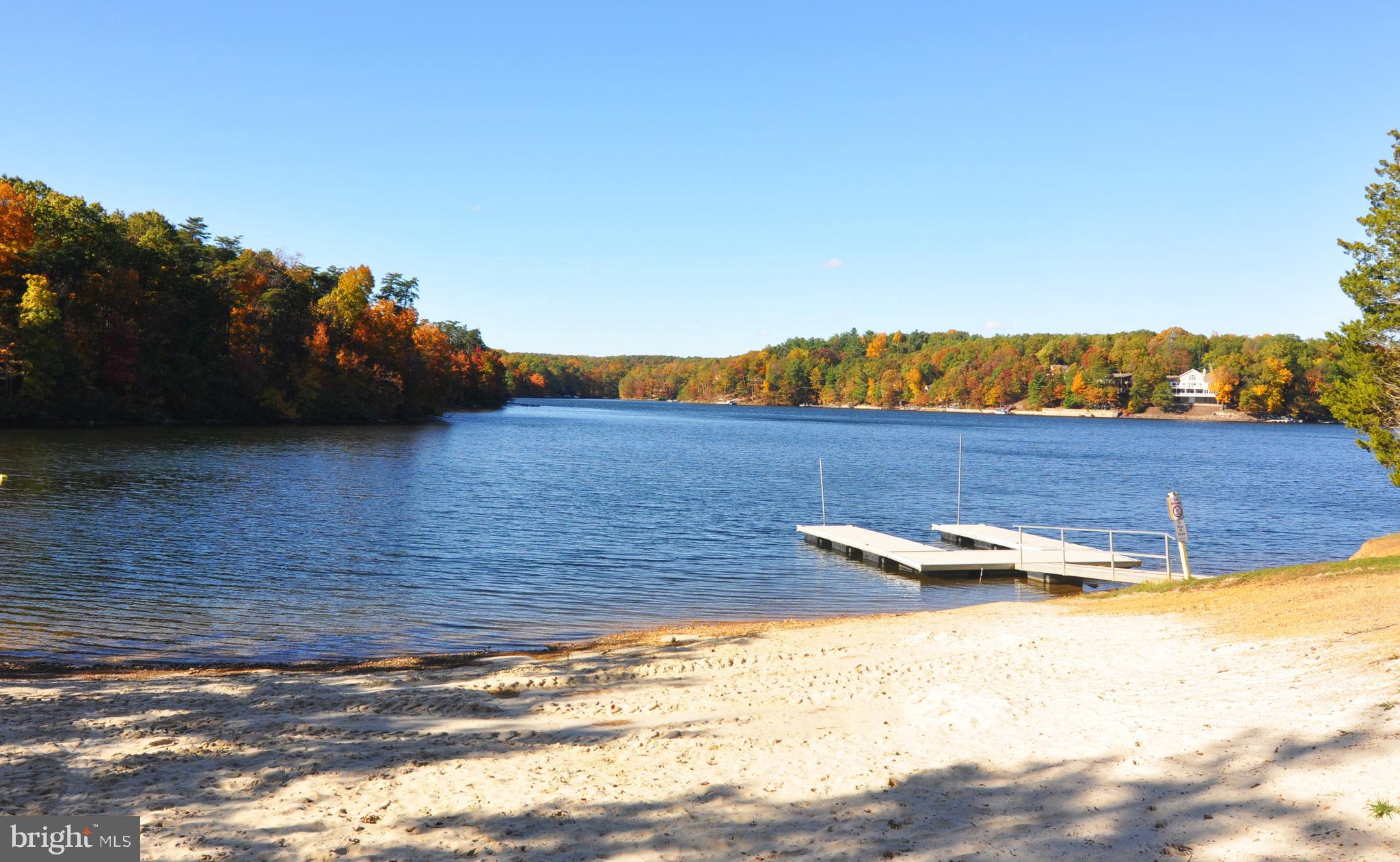 LAKE HOLIDAY ESTATES - Land