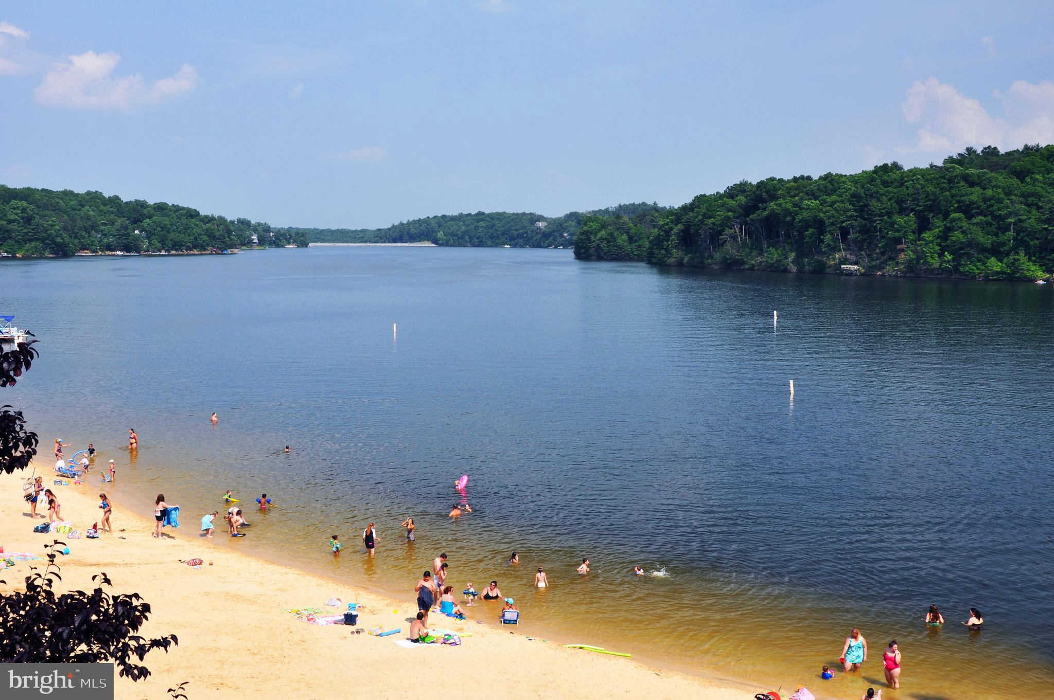 LAKE HOLIDAY ESTATES - Land