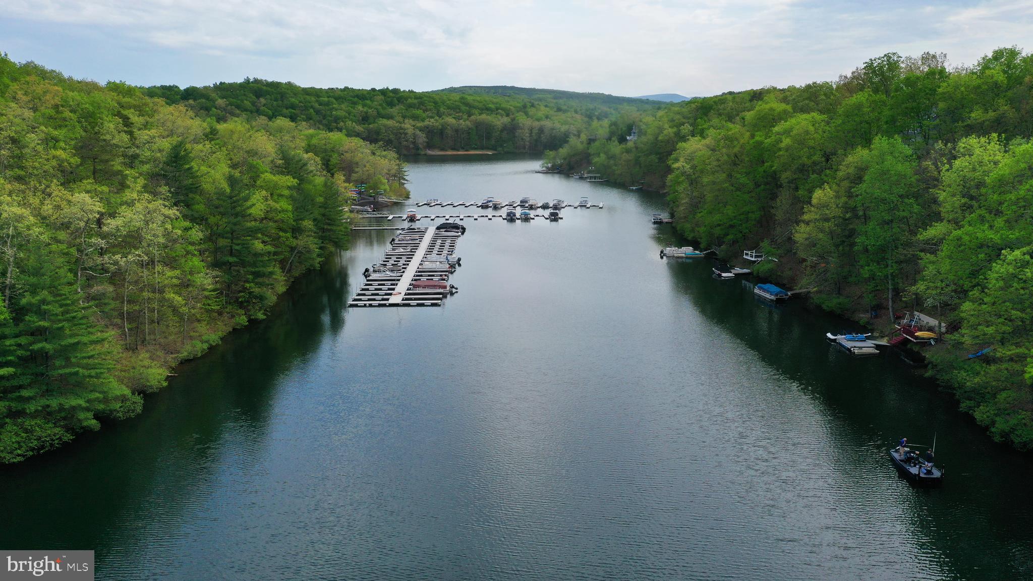 LAKE HOLIDAY ESTATES - Land