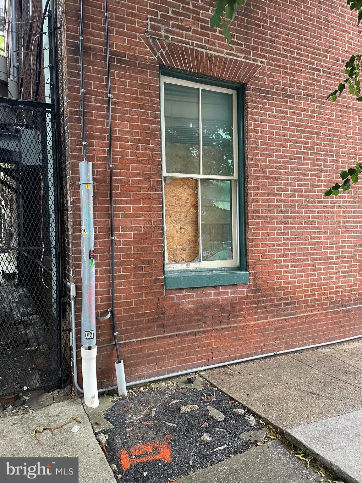 118 W MULBERRY STREET