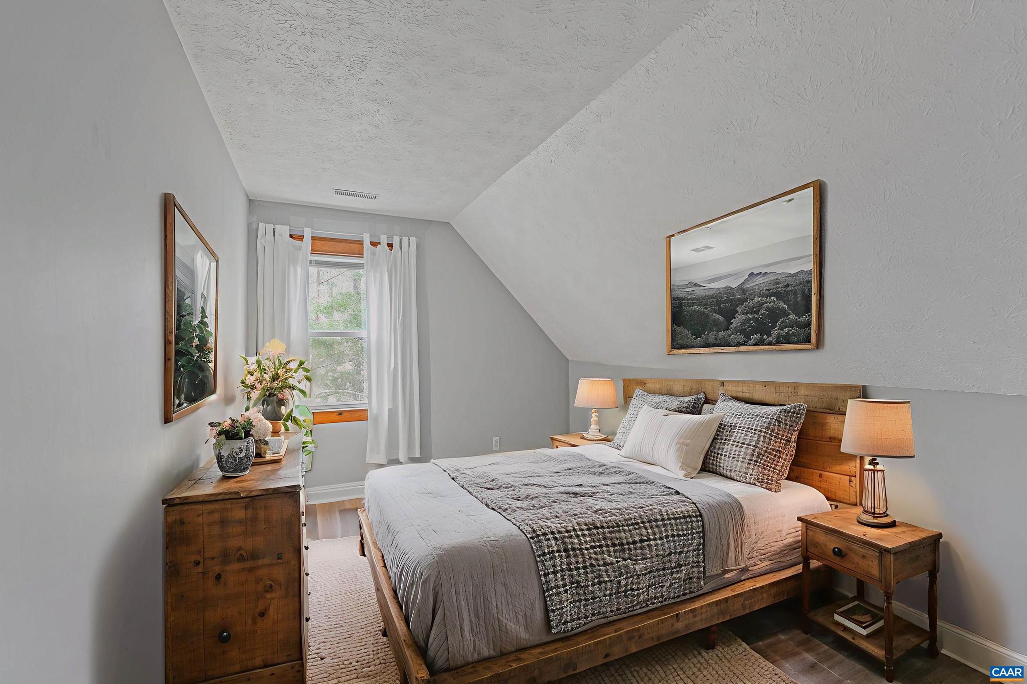 LAKE MONTICELLO - Residential