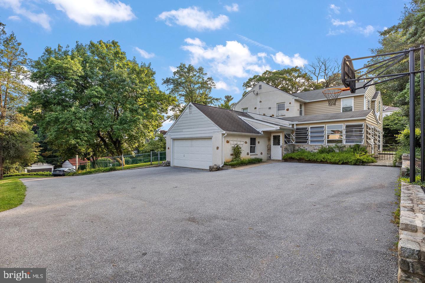 181 E CONESTOGA ROAD