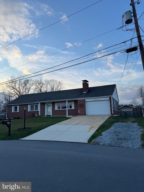 5824 MAYFAIR DRIVE HARRISBURG PA 17112