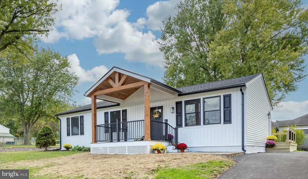 Photo of 704 W Bridge Street, PARKESBURG, PA 19365 (MLS # PACT2111426)