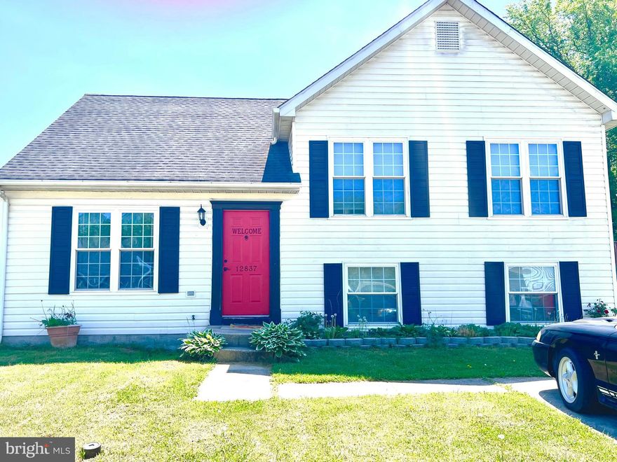 Calling all DIY enthusiasts and bargain hunters! This 3 BR, 1.5BA single-family home located in the popular Oliver Beach neighborhood is the perfect opportunity to customize the home to your liking . Upon entry you will find a spacious living area. Upper level includes a kitchen, 2 bedrooms, and a bathroom. Lower level offers a 3rd bedroom, half bath, open living space, and potential 4th bedroom . The backyard boasts a large deck, storage shed, outdoor bar structure, and above-ground pool (new in summer 2023)...... perfect for summer gatherings!
2022 Upgrades include: New Hot Water Heater, Washer, Dryer and stainless steel appliances. 
This home is being sold as-is. 
With its prime location and solid bones, the possibilities are limitless!