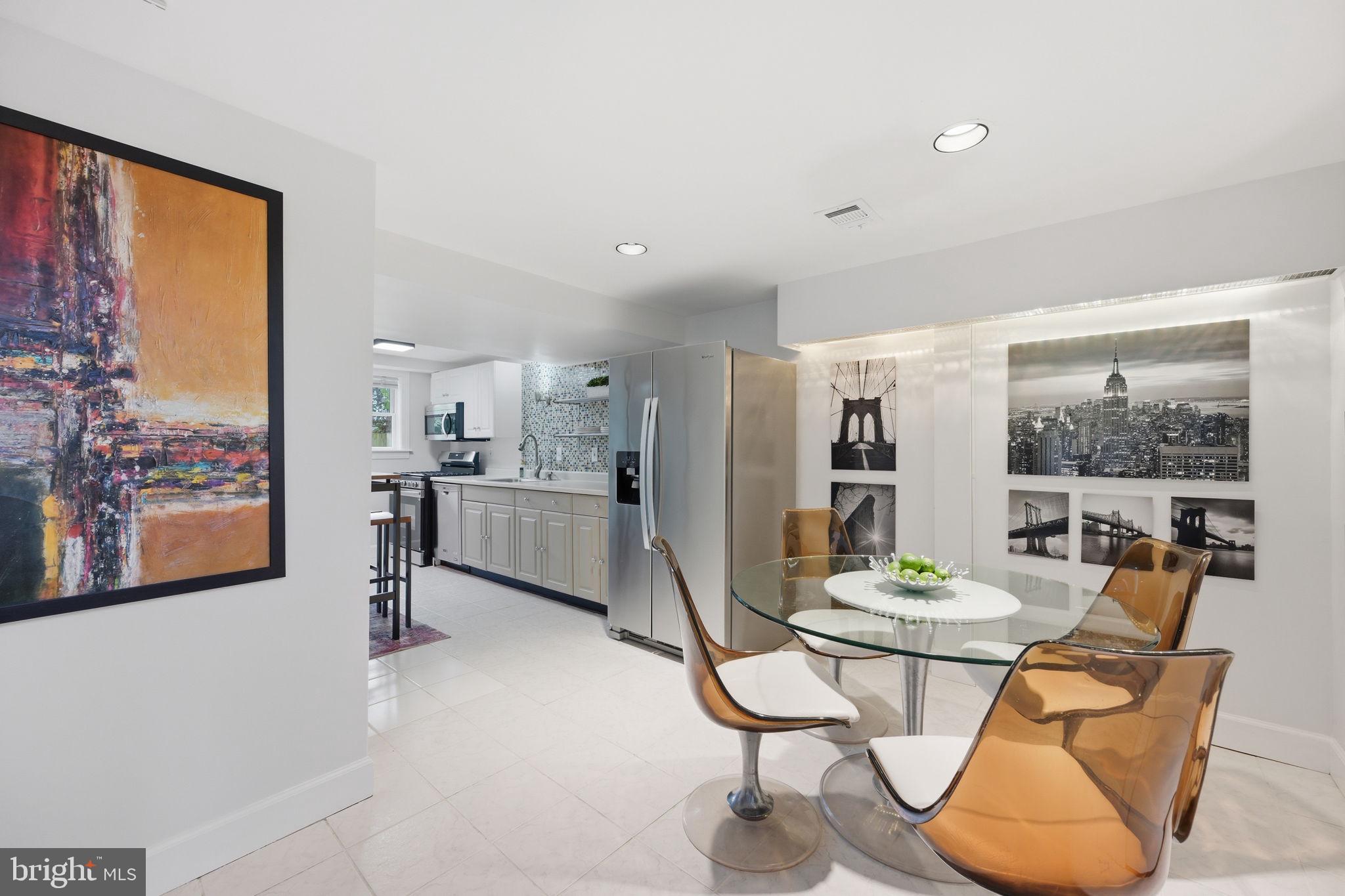 ENGLISH MANOR - Residential