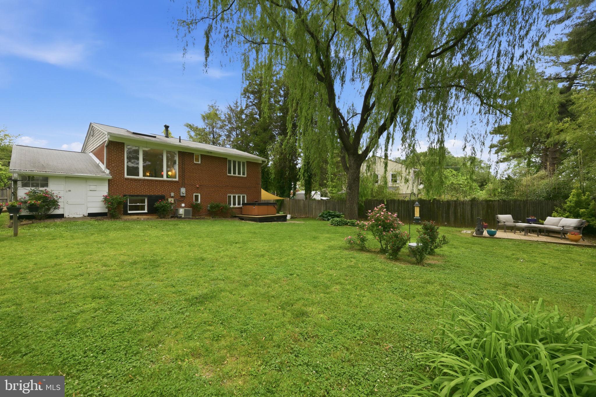 ENGLISH MANOR - Residential
