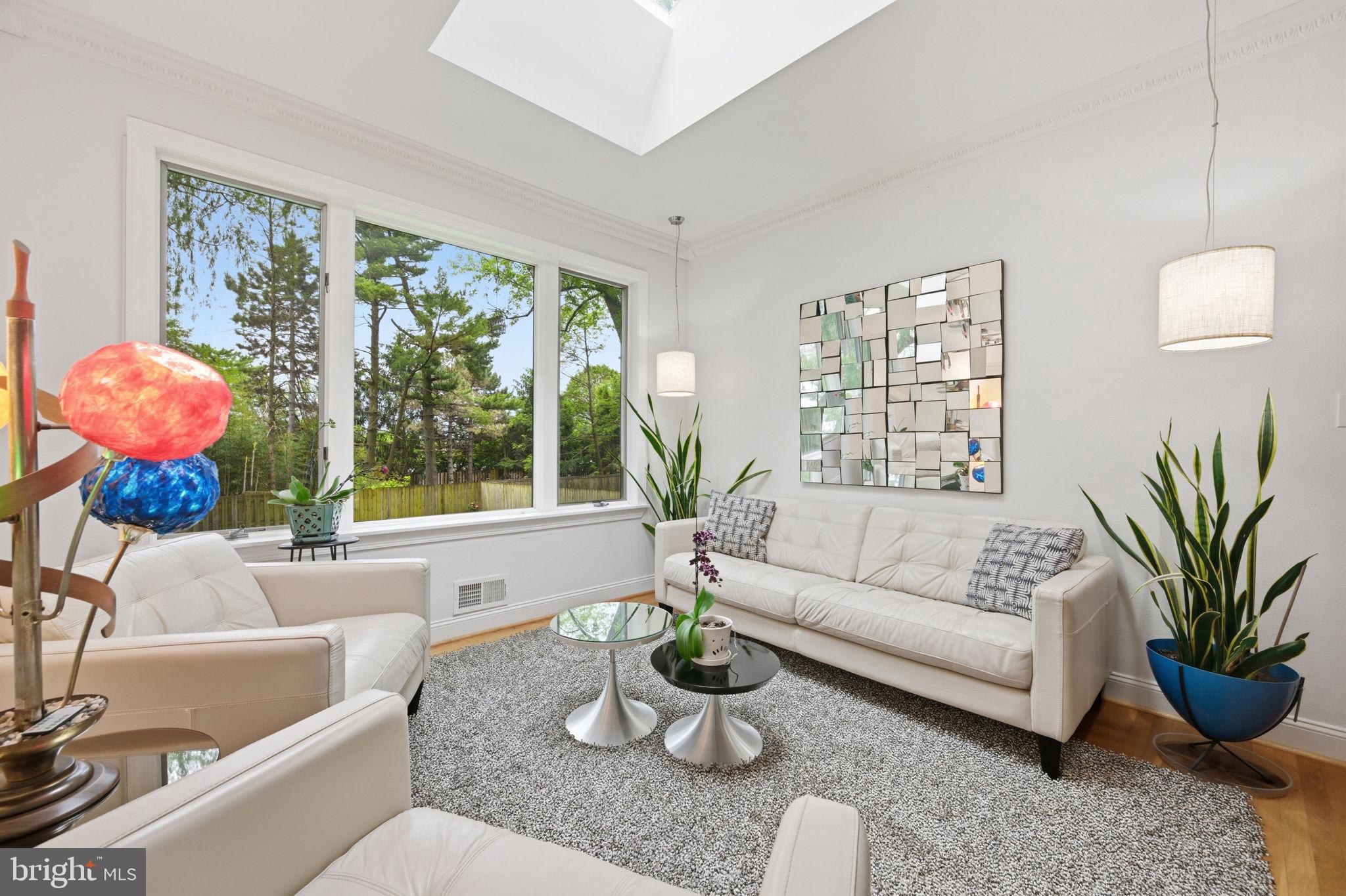 ENGLISH MANOR - Residential