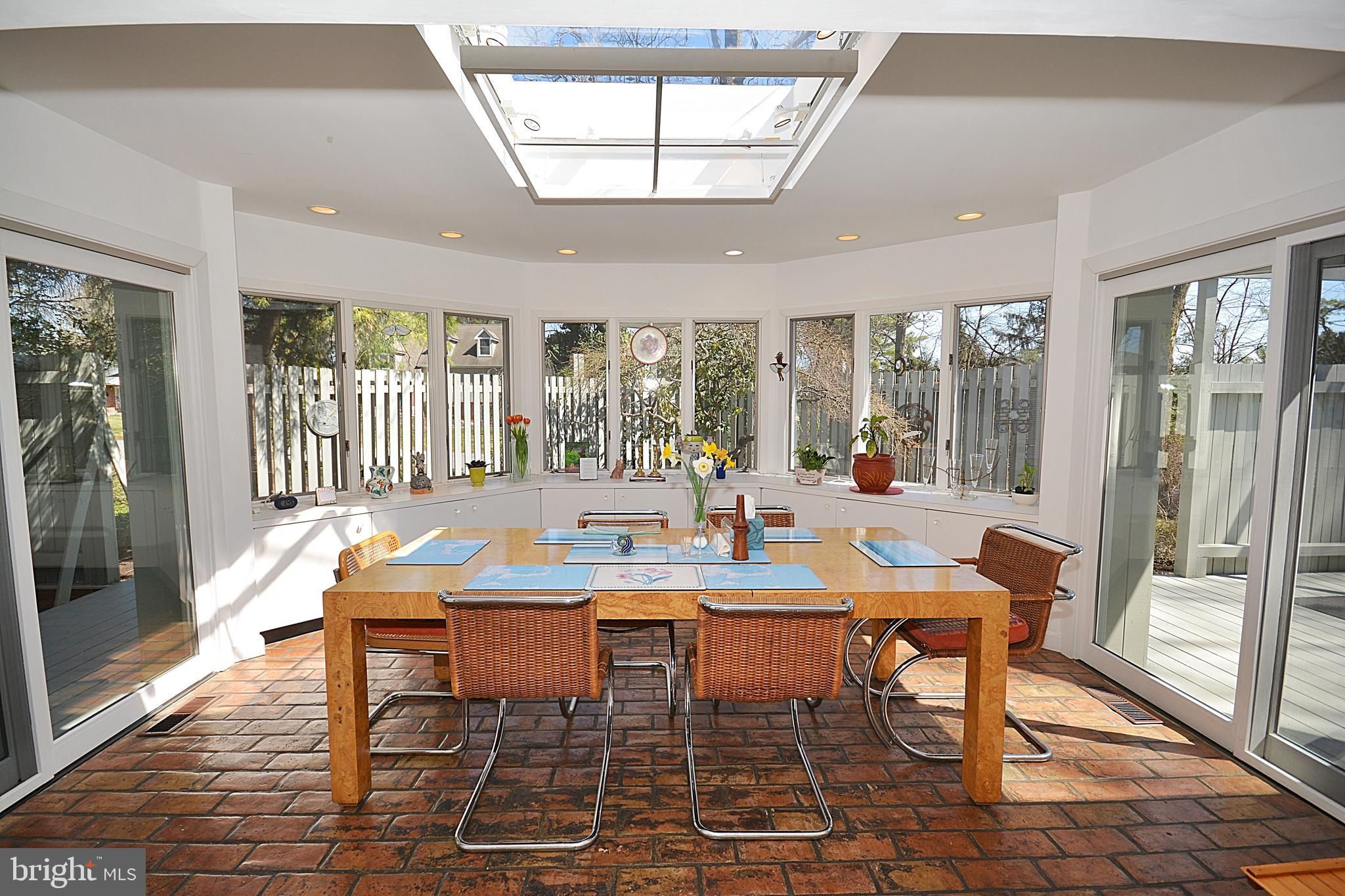 PARKSIDE COURTS - Residential