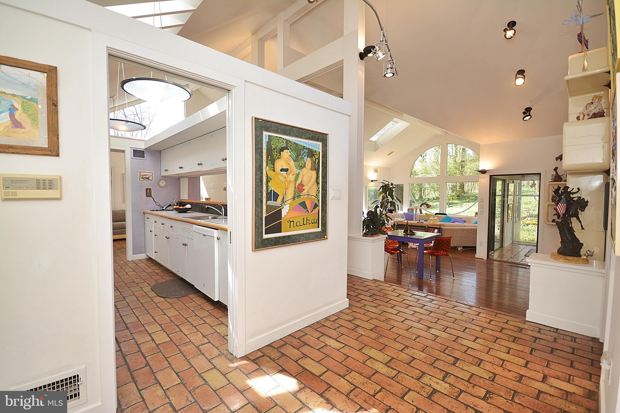 PARKSIDE COURTS - Residential