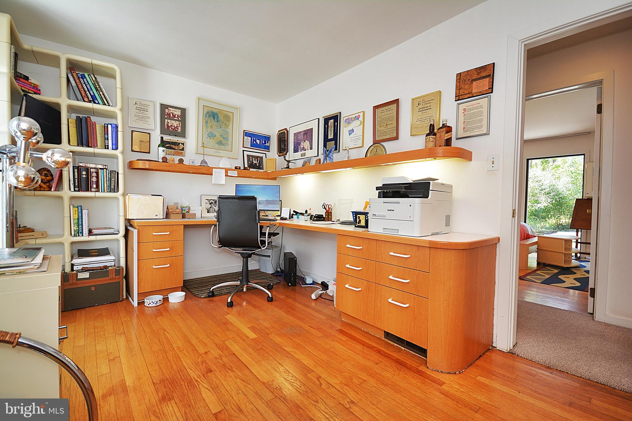 PARKSIDE COURTS - Residential