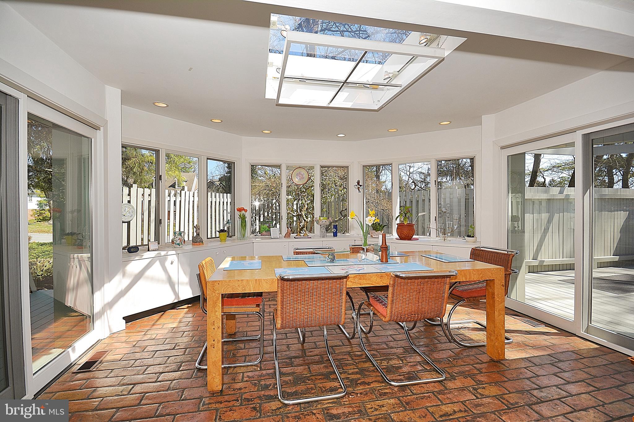 PARKSIDE COURTS - Residential