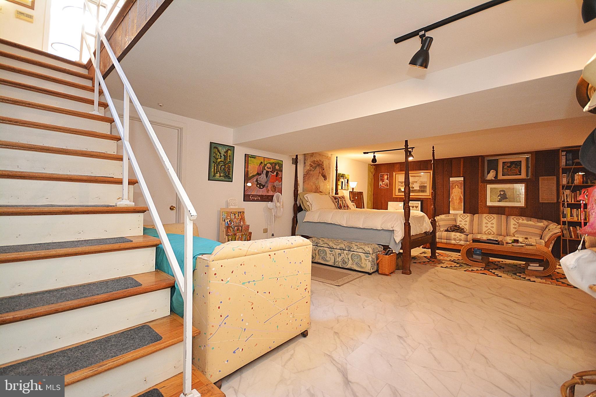 PARKSIDE COURTS - Residential