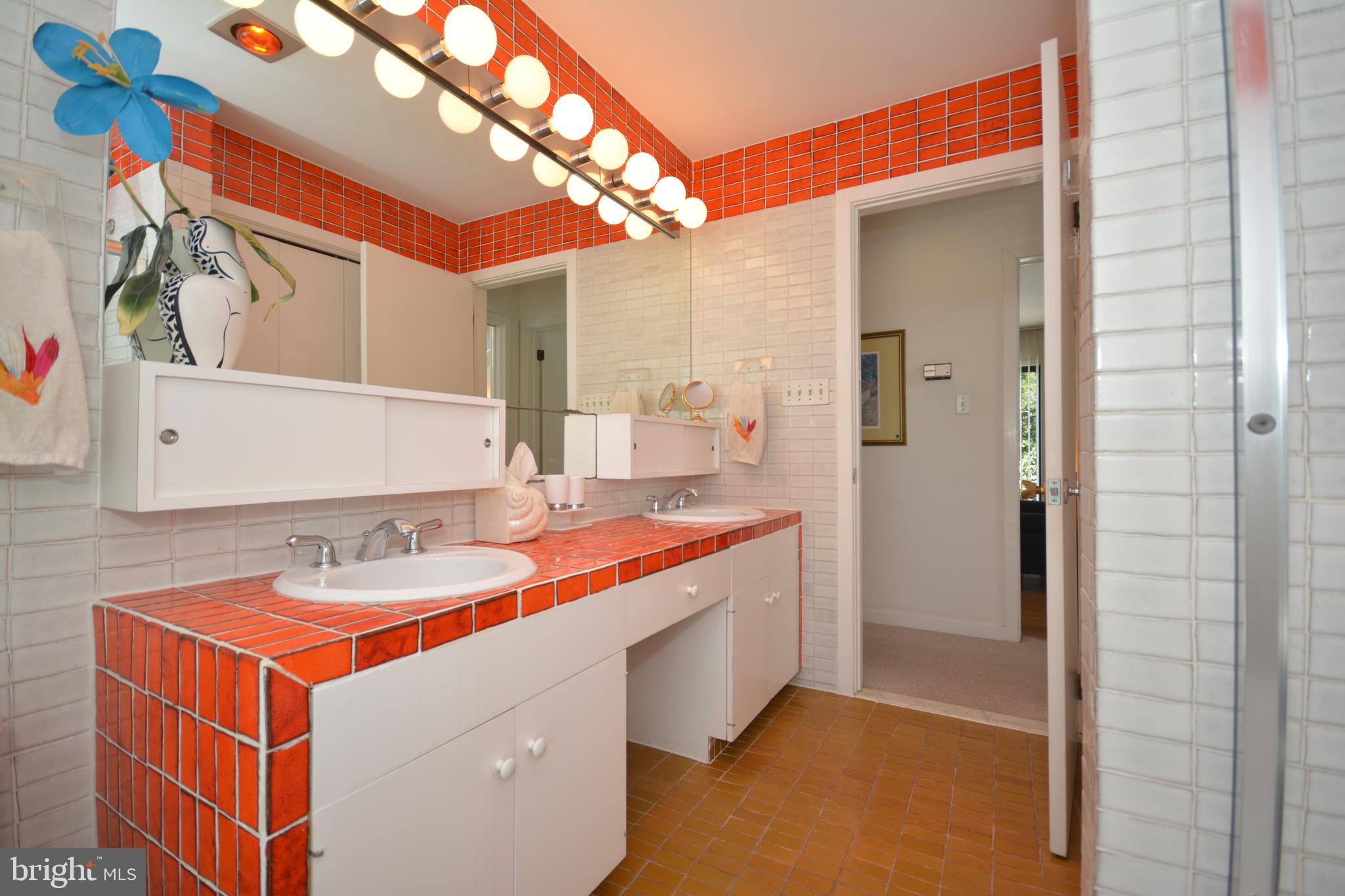 PARKSIDE COURTS - Residential