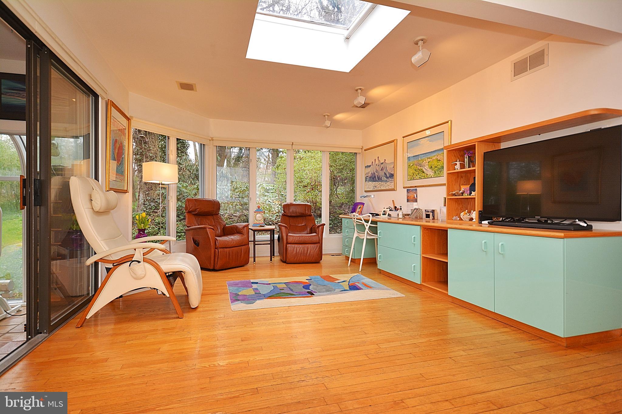 PARKSIDE COURTS - Residential