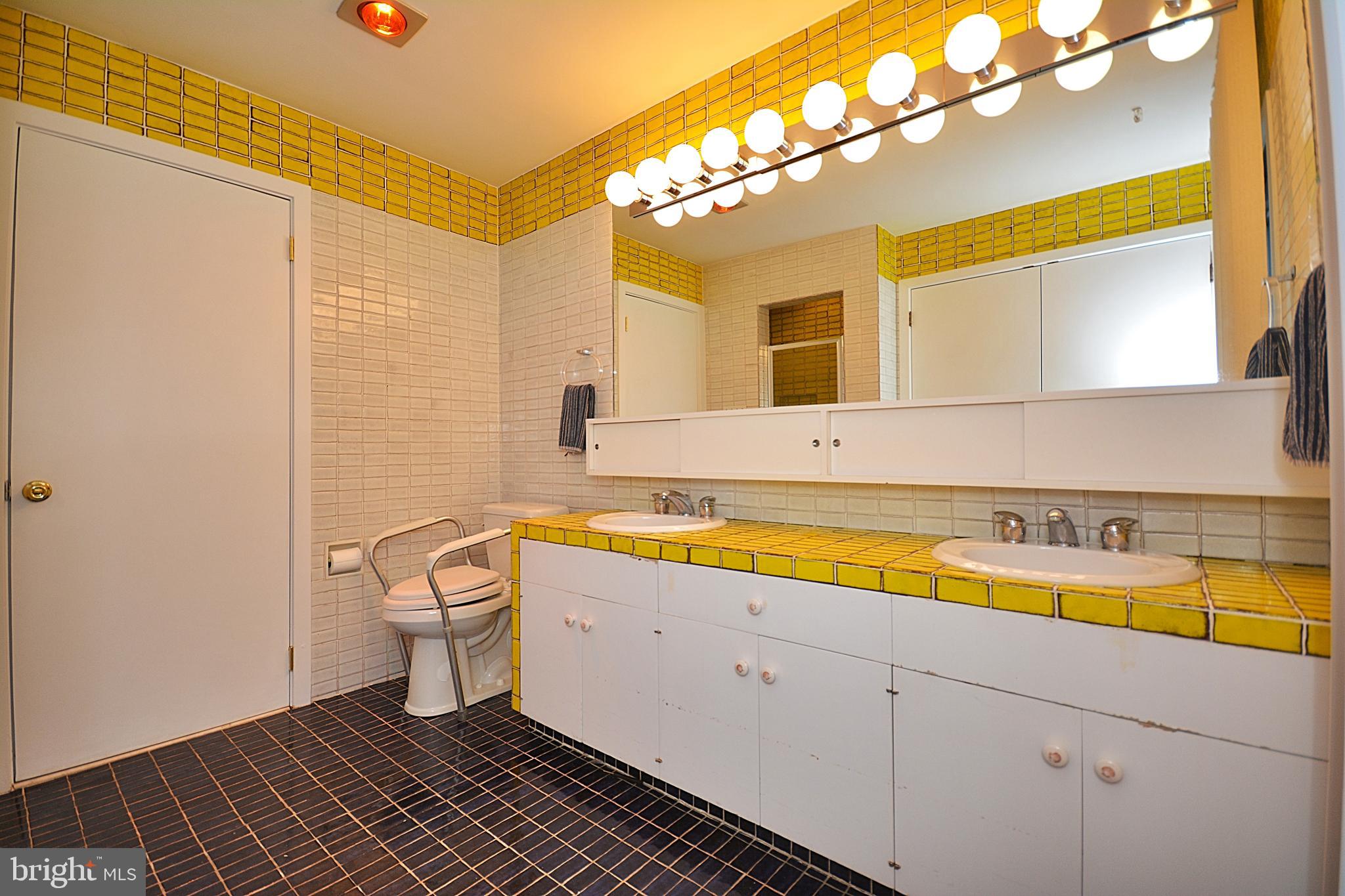 PARKSIDE COURTS - Residential