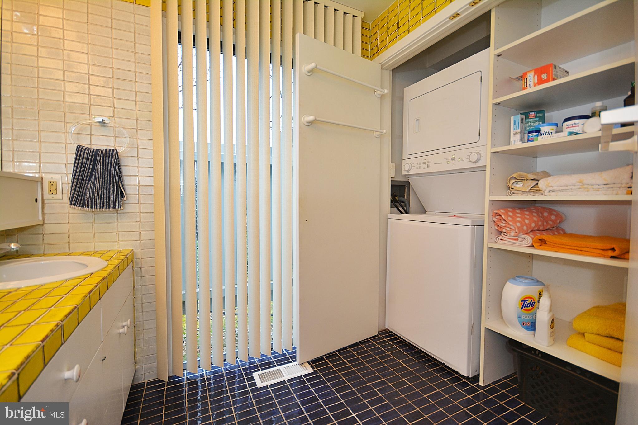 PARKSIDE COURTS - Residential