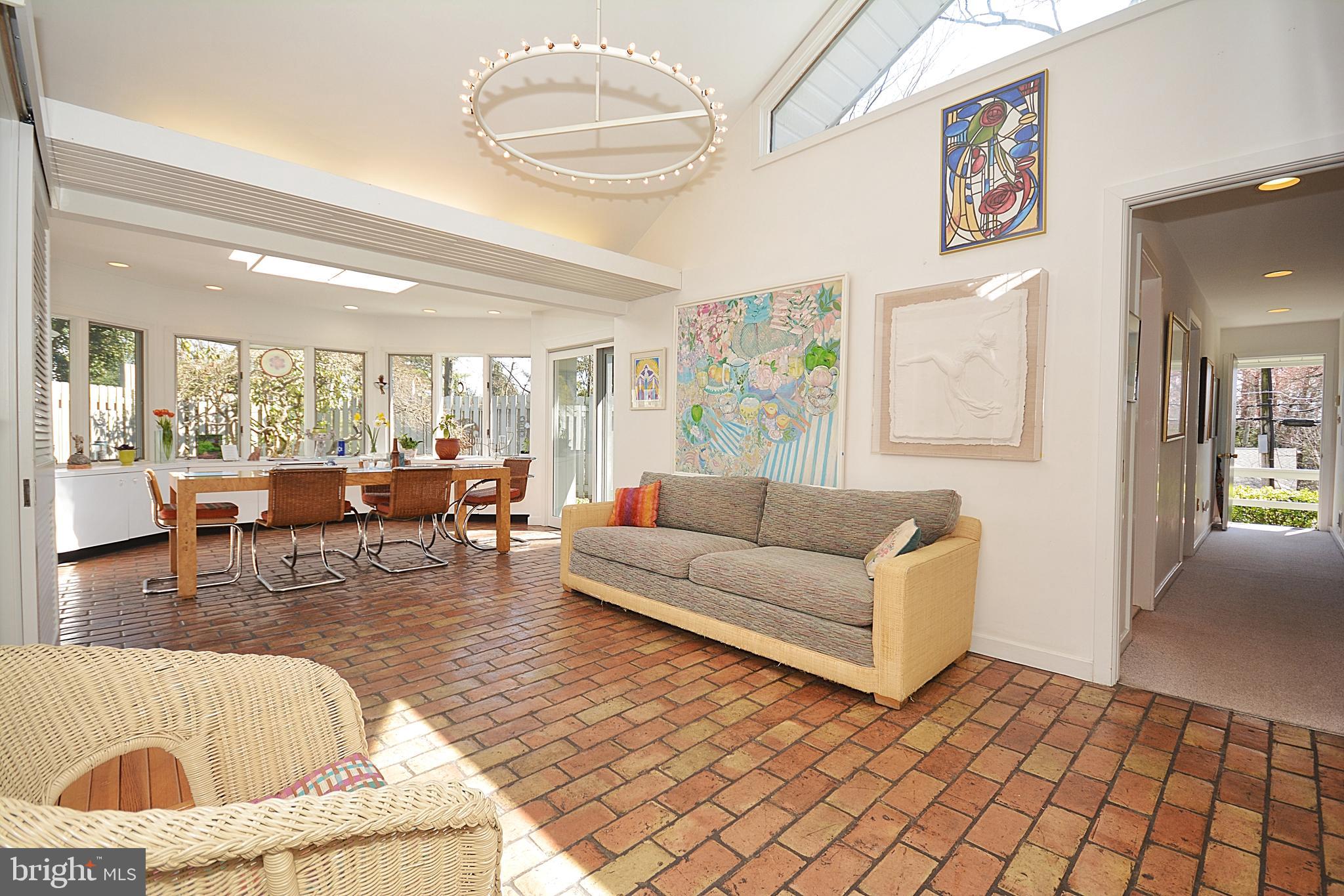 PARKSIDE COURTS - Residential