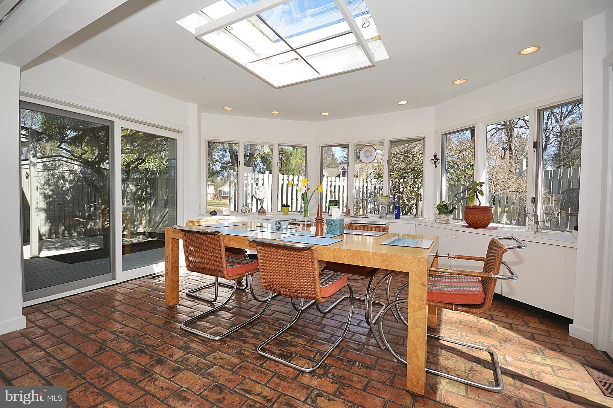 PARKSIDE COURTS - Residential