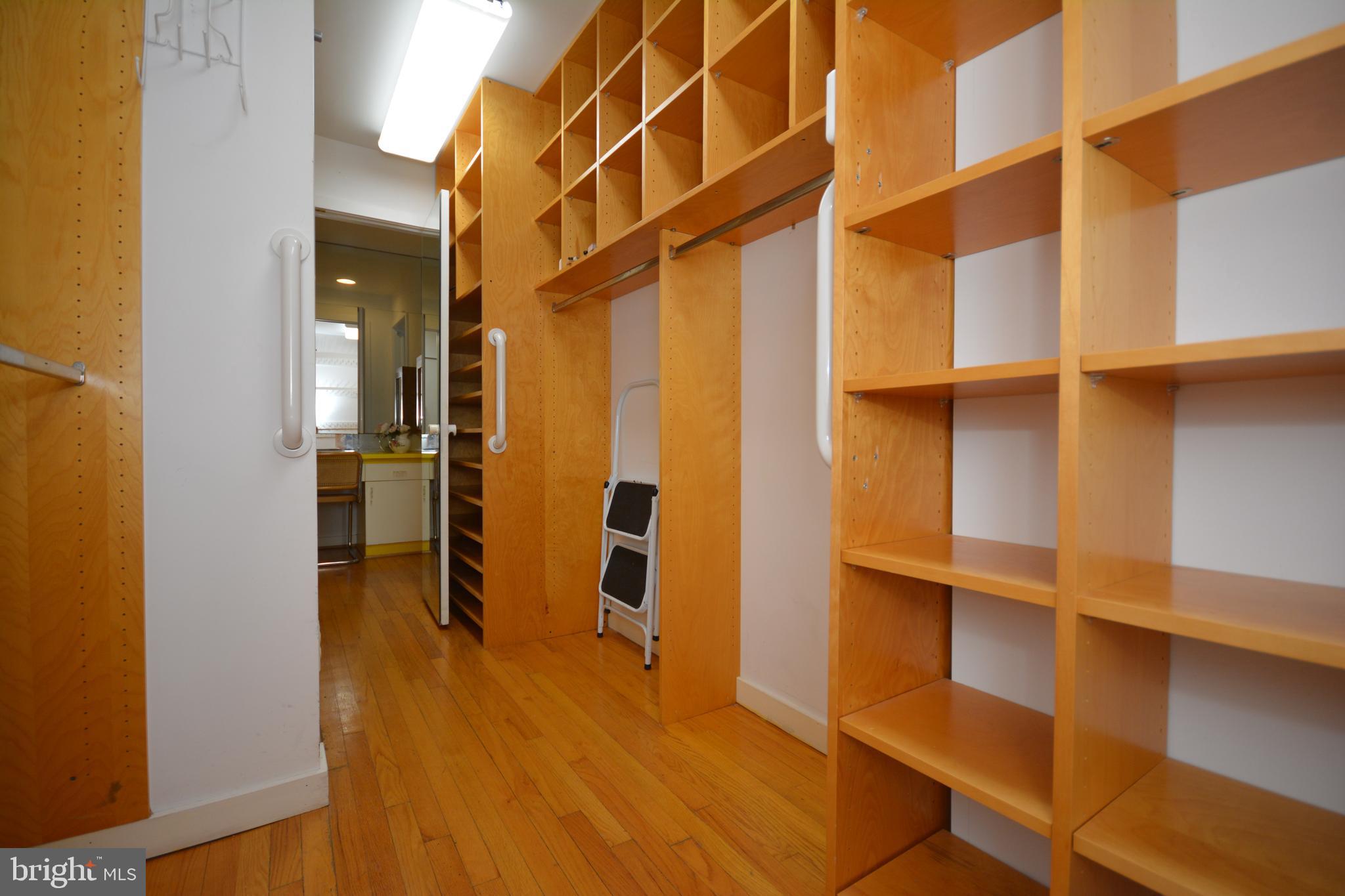 PARKSIDE COURTS - Residential