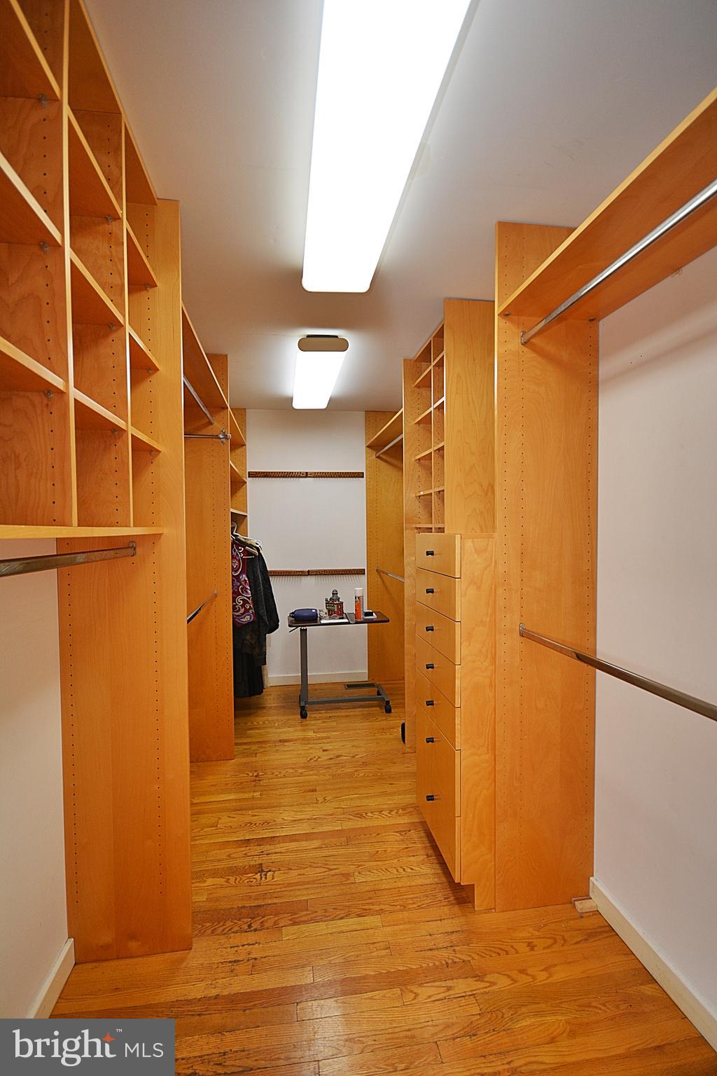 PARKSIDE COURTS - Residential