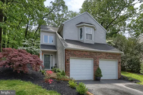1023 Oak Knoll Drive, Harrisburg, PA MLS: PADA2044914