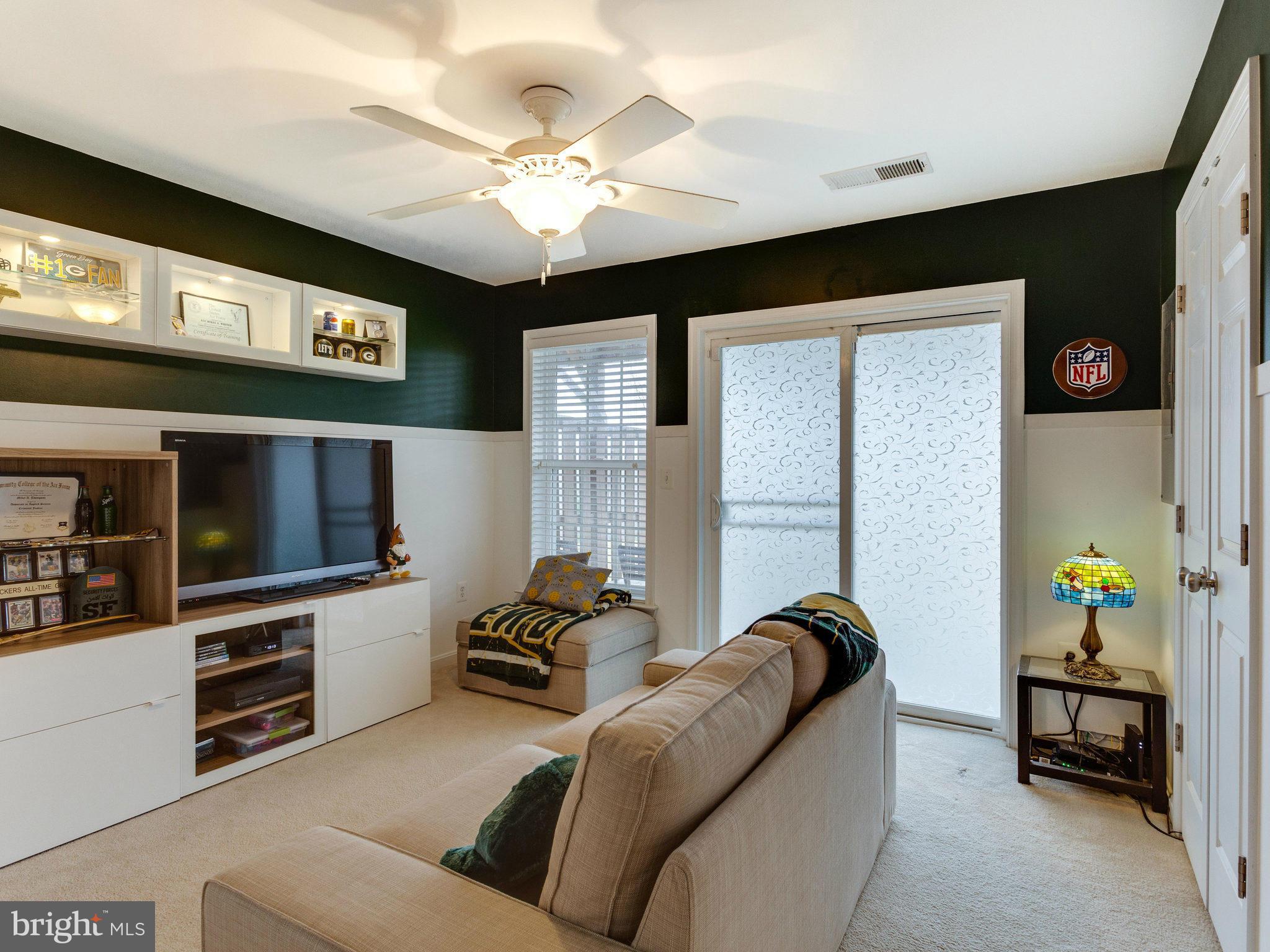 POWELLS RUN VILLAGE COND - Residential