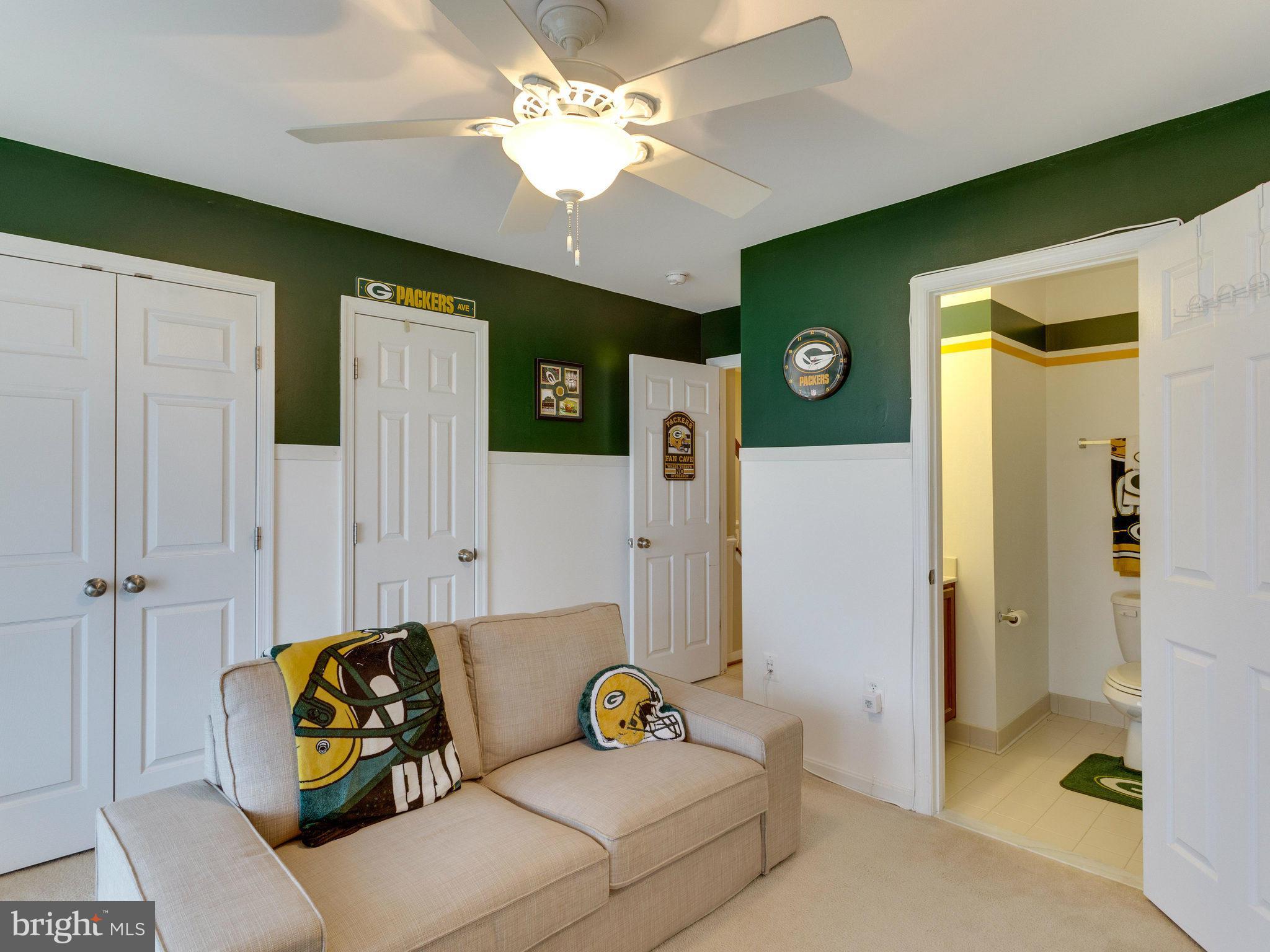 POWELLS RUN VILLAGE COND - Residential