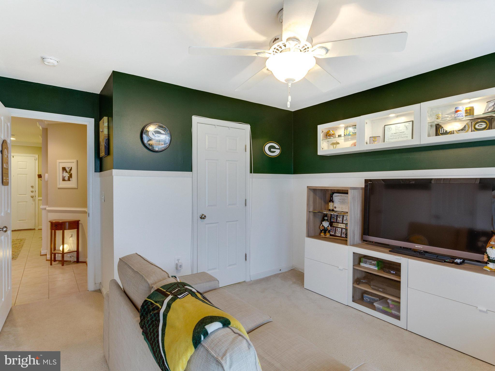 POWELLS RUN VILLAGE COND - Residential