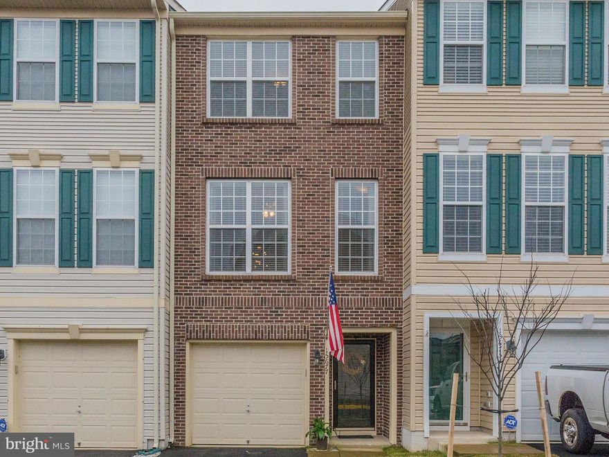 This beautiful townhome IS IN MOVE IN CONDITION. Home has been freshly painted throughout and features: new carpet,, tile floors, granite counters, stainless steel appliances, maple cabinets, patio and so much more!  Conveniently located close to major roads, restaurants, commuter lots, Potomac Mills, hospital, grocery stores and Stonebridge Towne Center. Community offers pool & tennis courts!