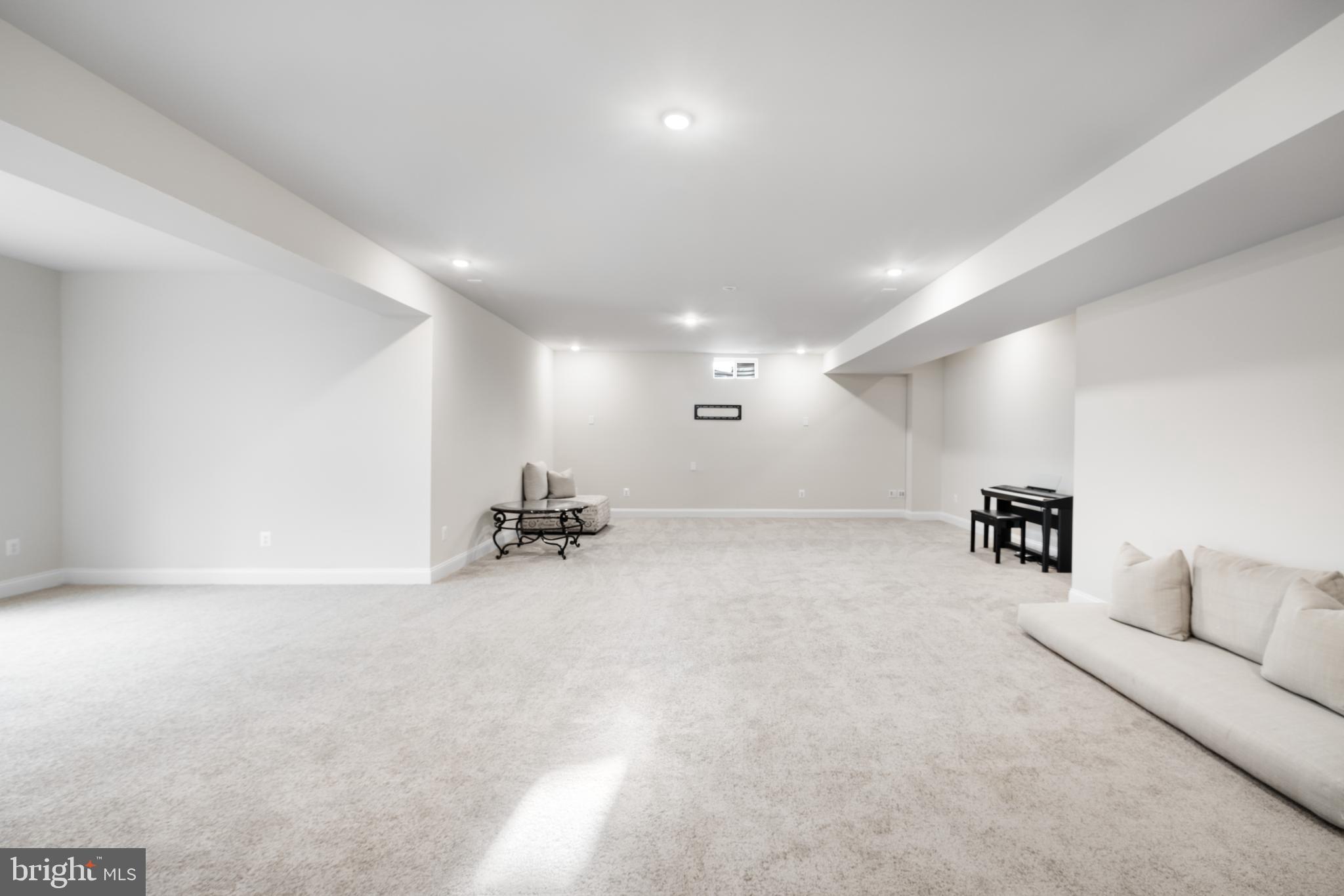 ROYAL OAKS - Residential