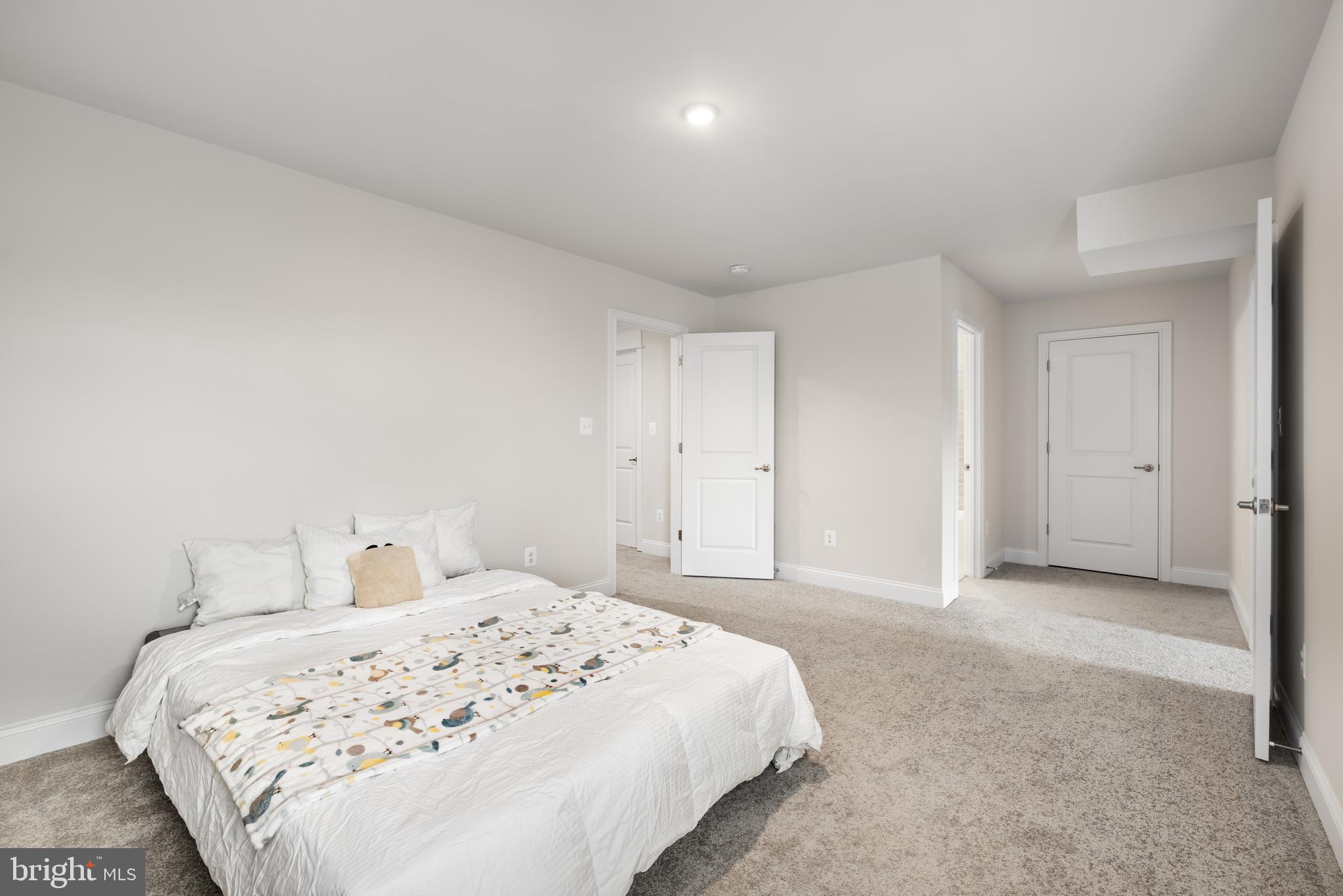 ROYAL OAKS - Residential