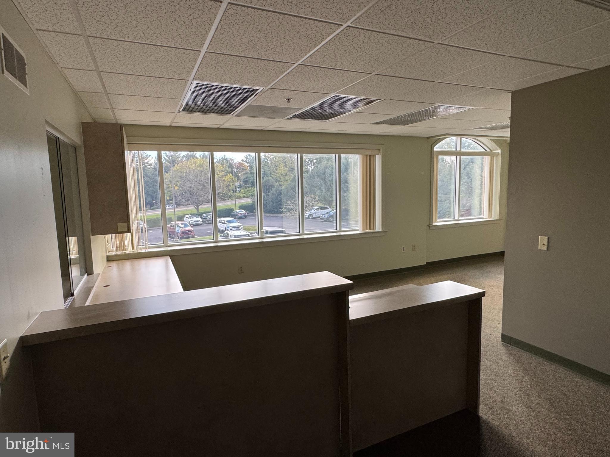 GOOD DRIVE - Commercial Lease