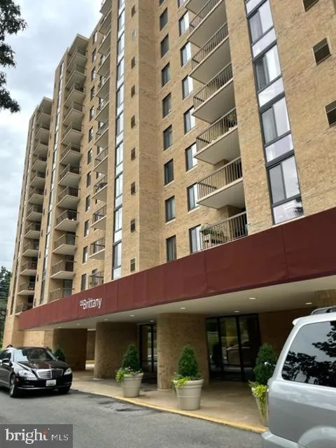 4500 S Four Mile Run Drive Unit 105, Arlington, VA MLS: VAAR2054580