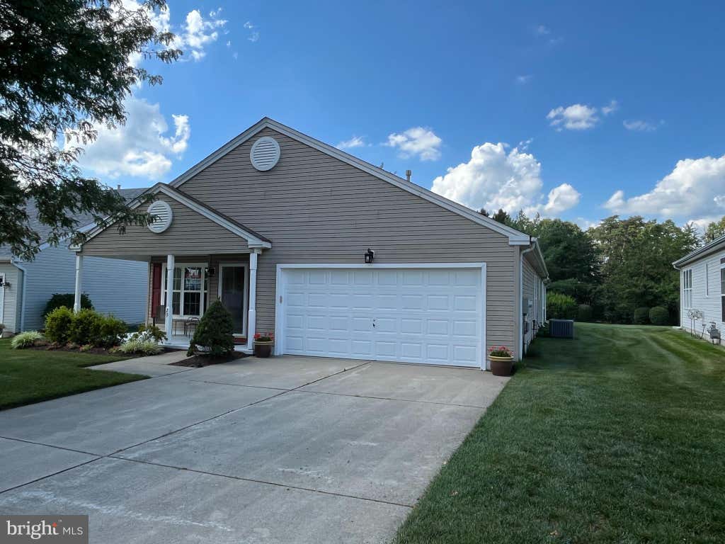 Photo of 29 Carriage Stop Drive, BERLIN, NJ 08009 (MLS # NJCD2124092)
