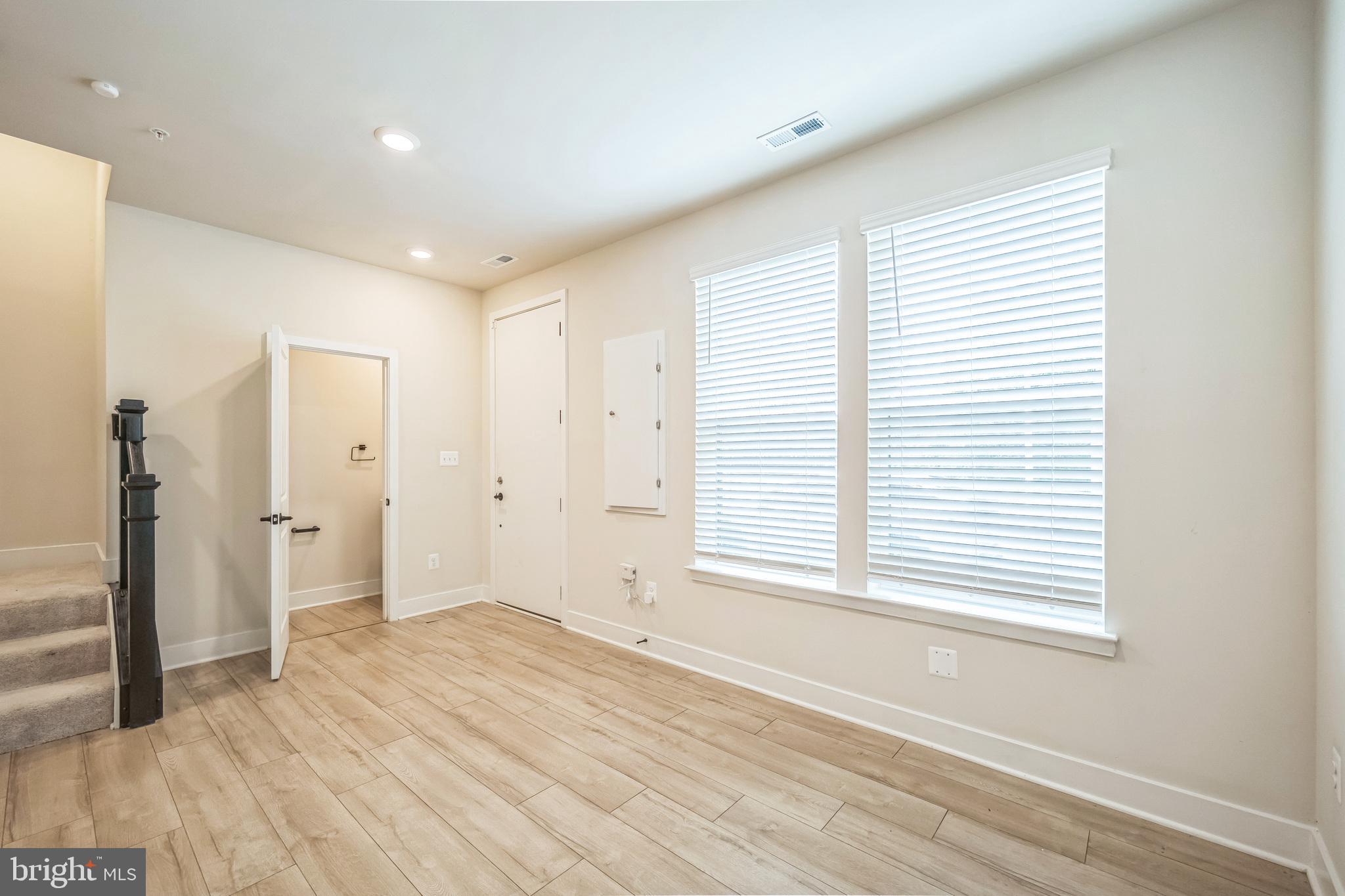 MEDFIELD - Residential