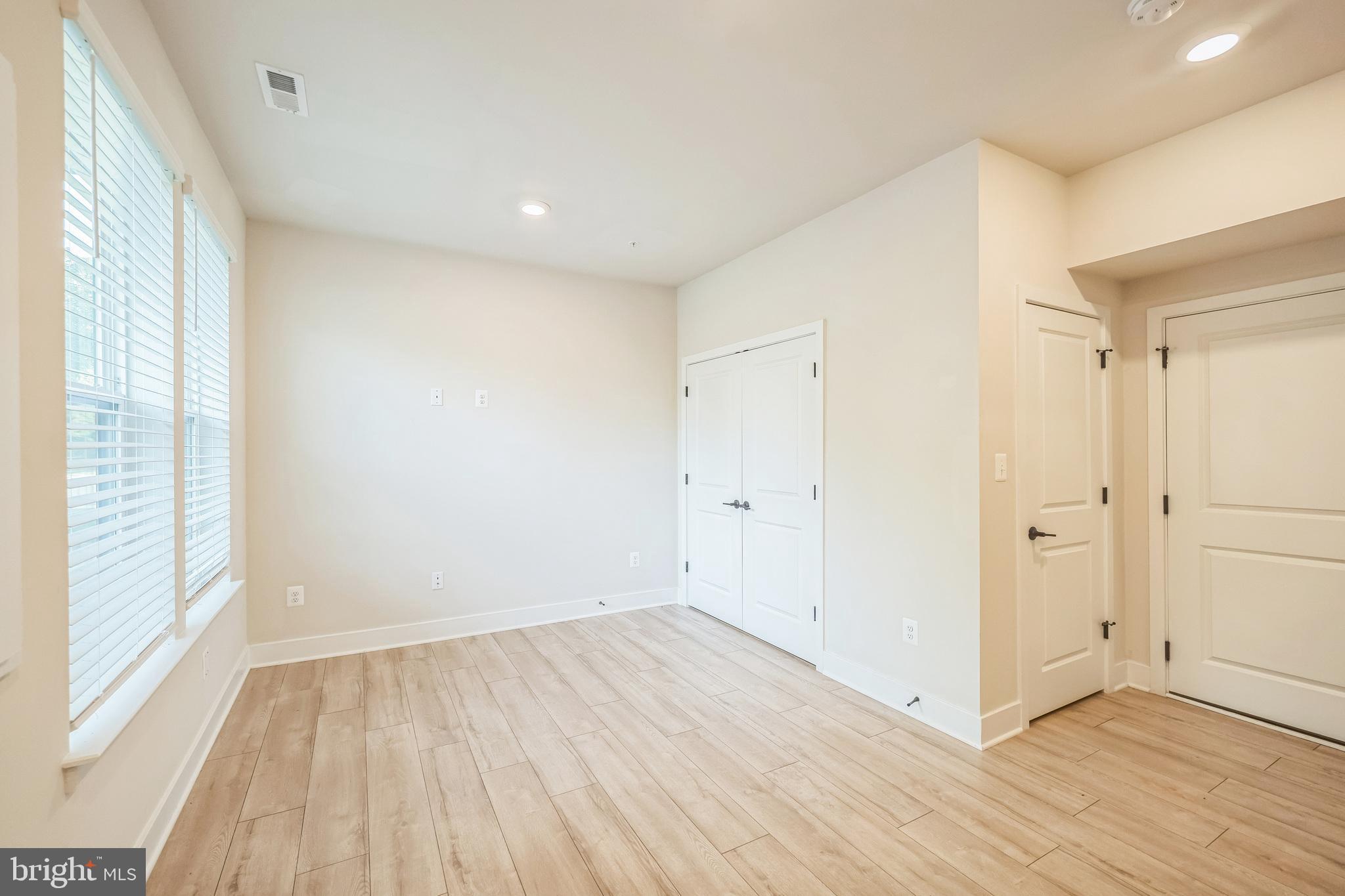 MEDFIELD - Residential