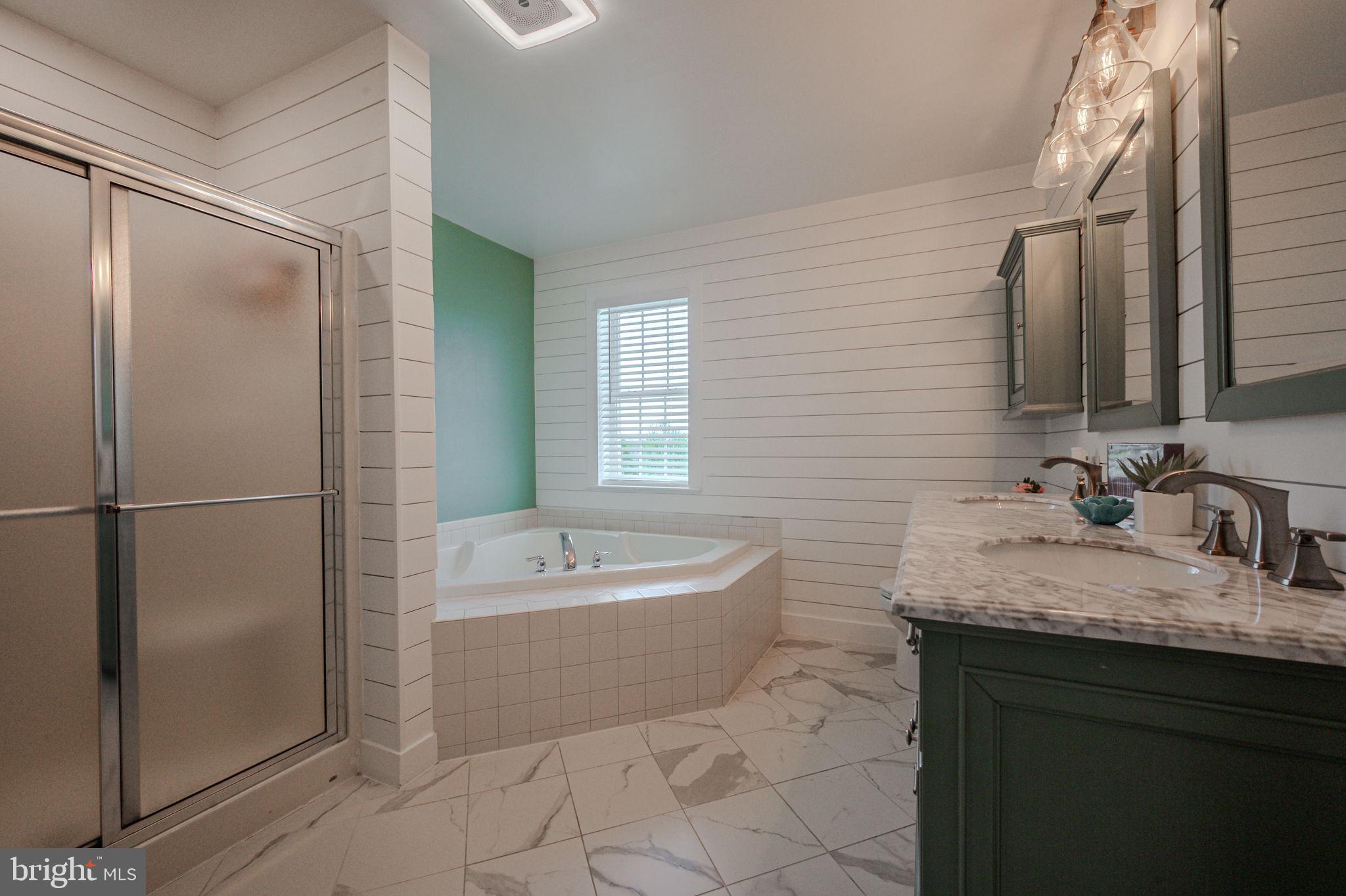 LAMBORN HUNT - Residential