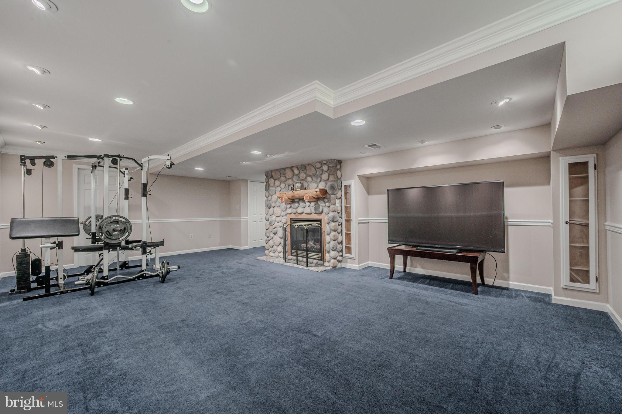 LAMBORN HUNT - Residential