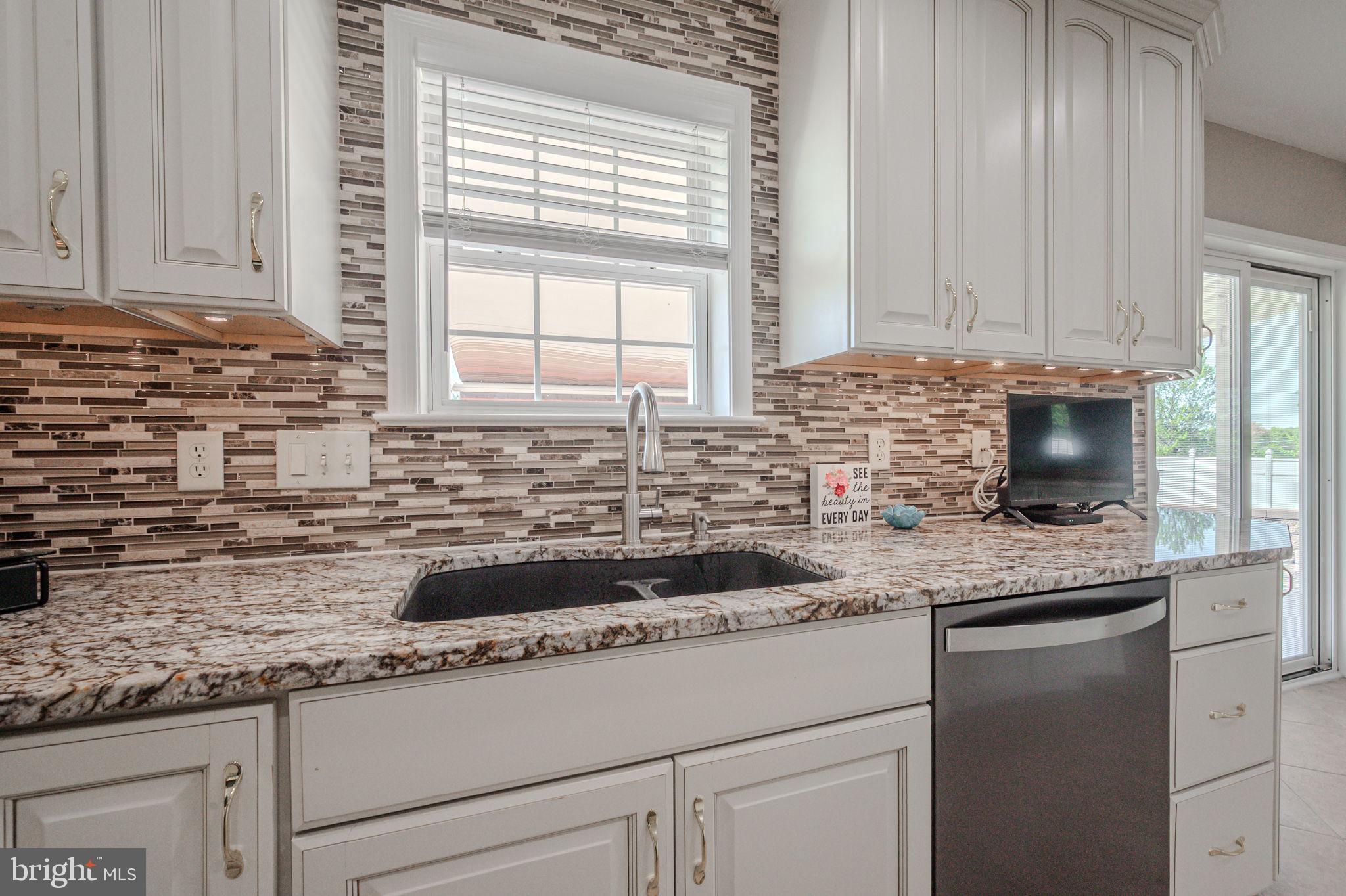 LAMBORN HUNT - Residential