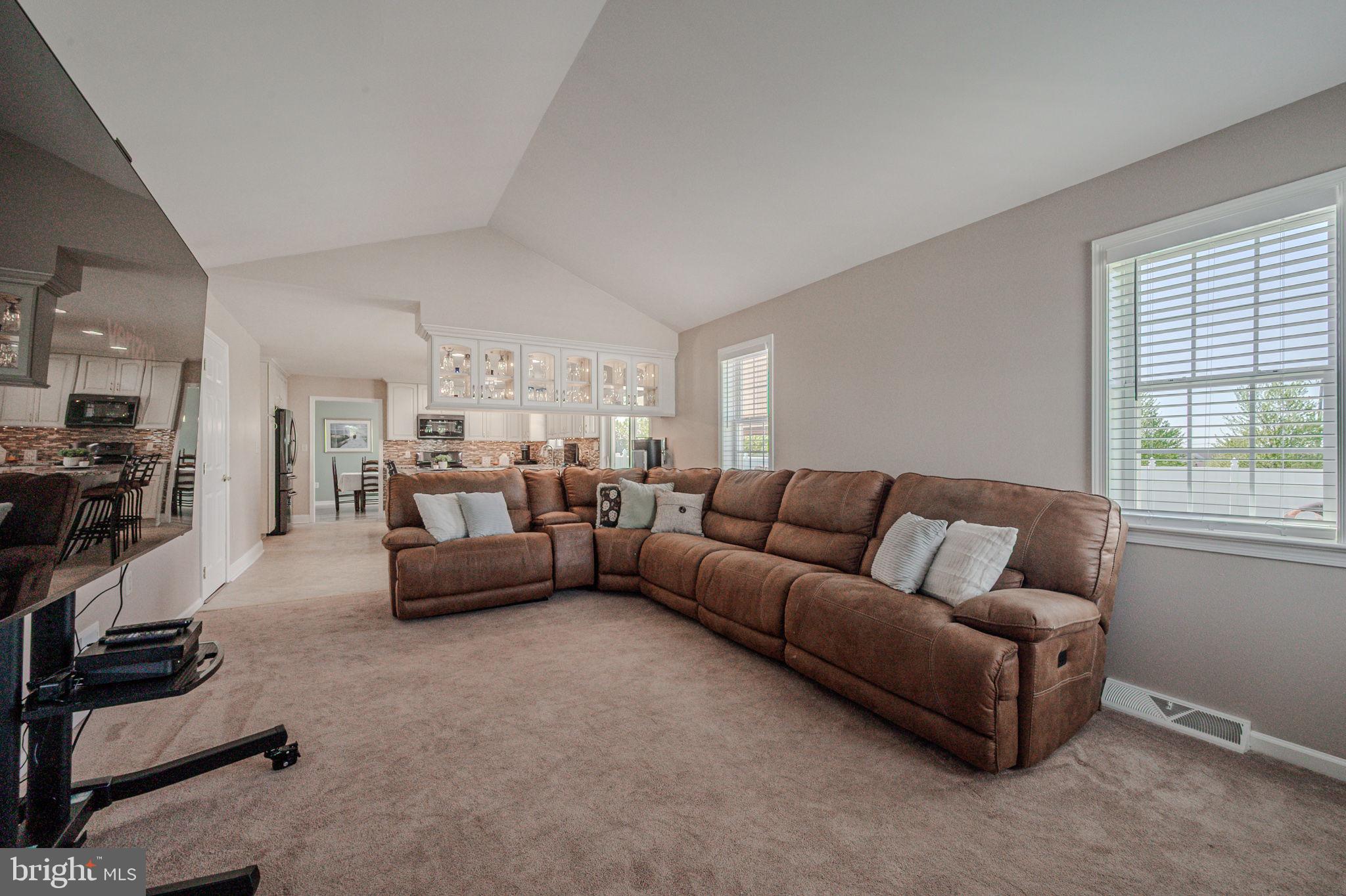 LAMBORN HUNT - Residential