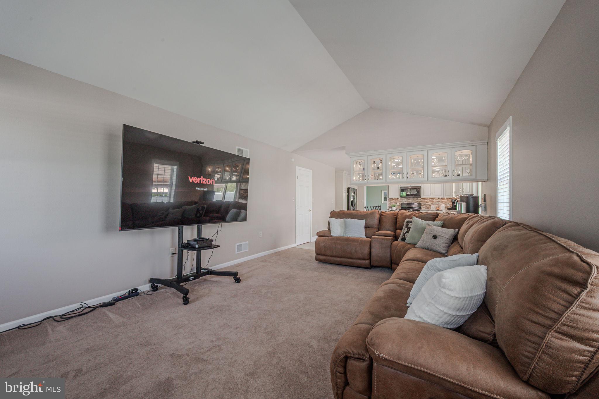 LAMBORN HUNT - Residential