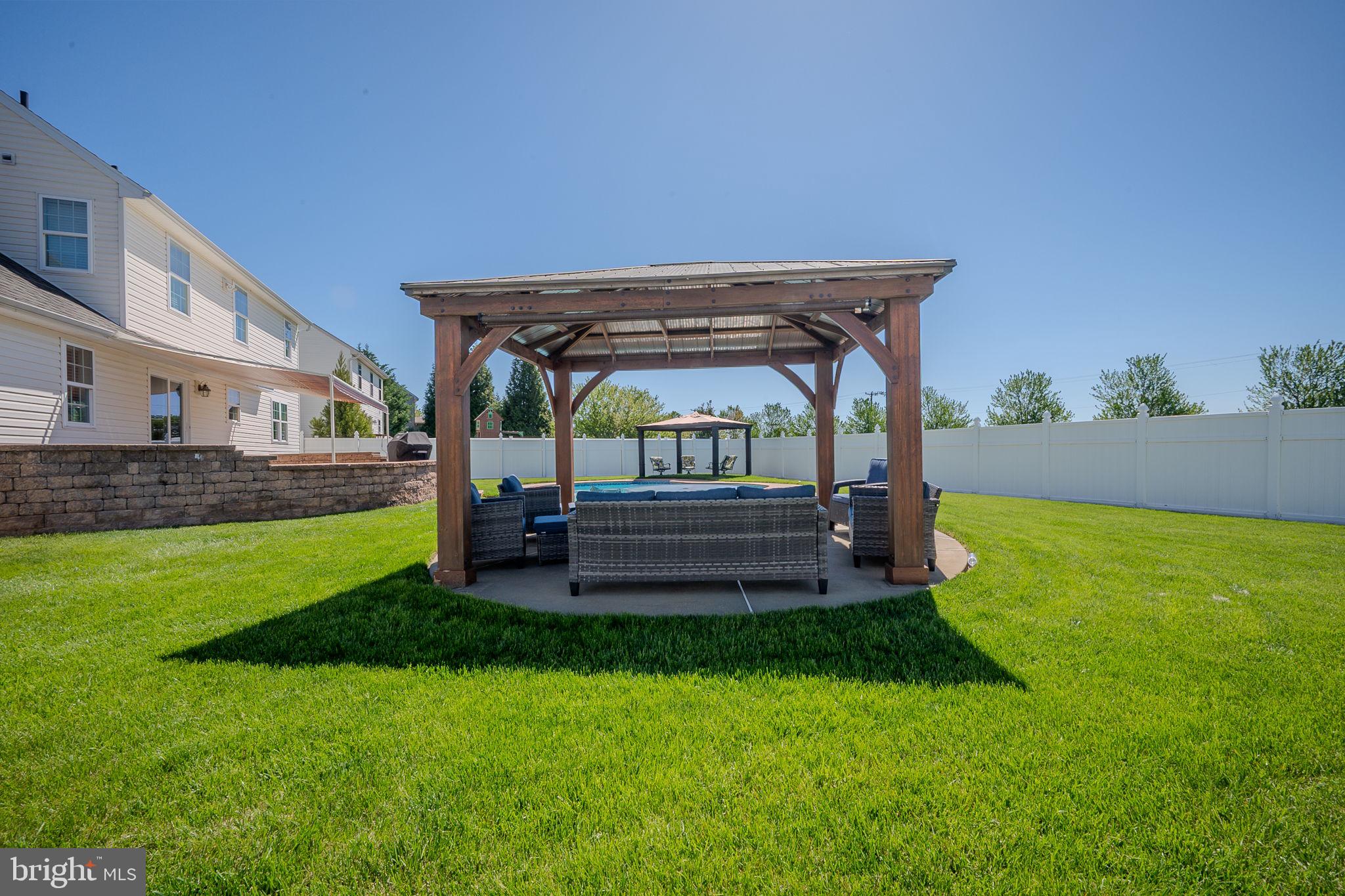 LAMBORN HUNT - Residential