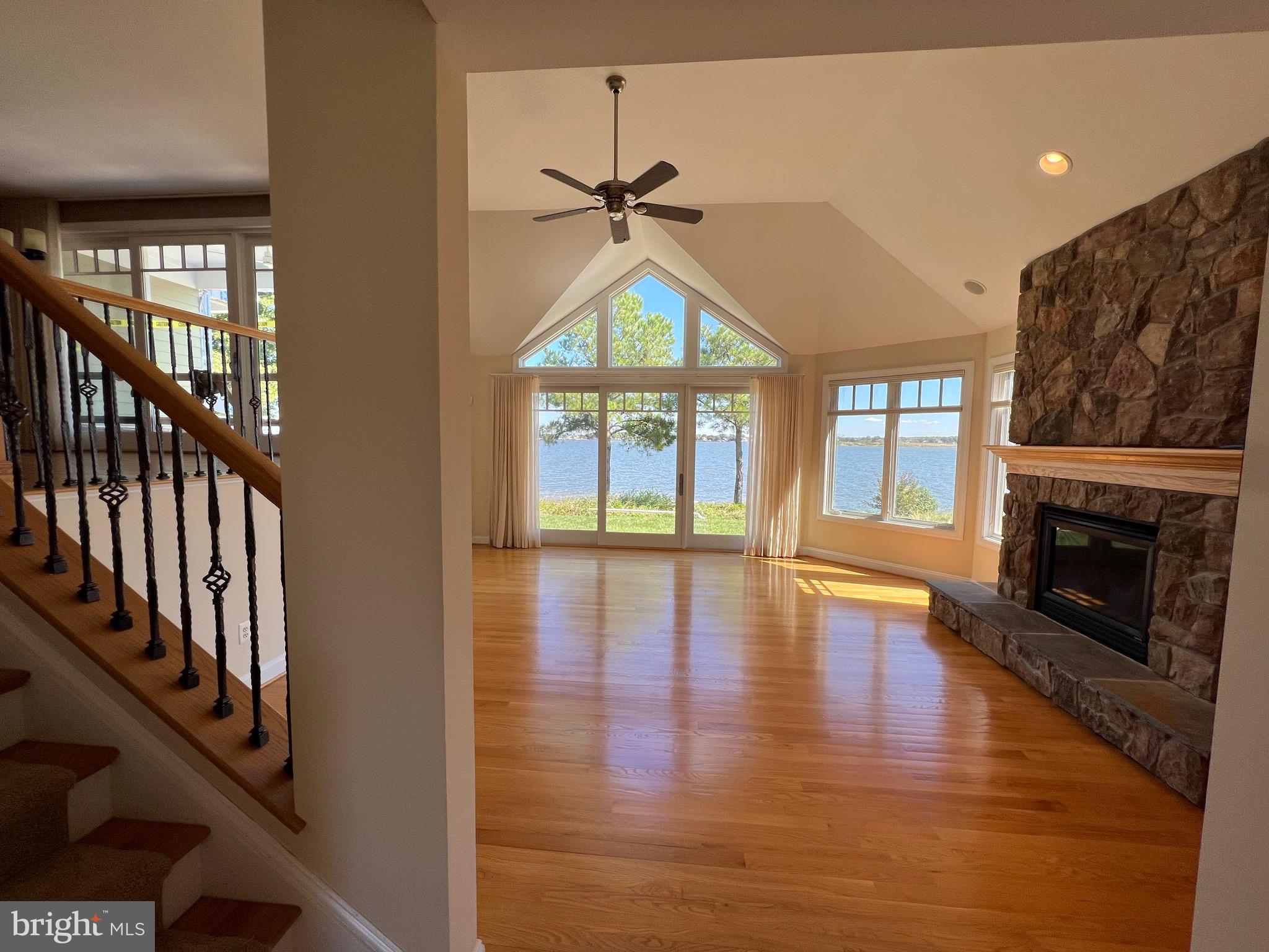 NARROWS POINTE - Residential