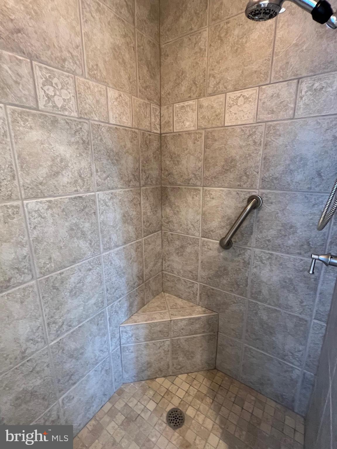 NARROWS POINTE - Residential