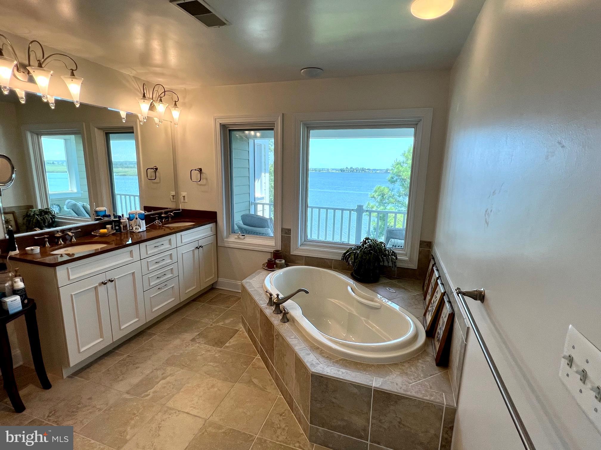 NARROWS POINTE - Residential